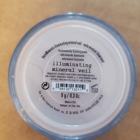 bareMinerals Illuminating Mineral Veil Powder - Picture 2 of 3